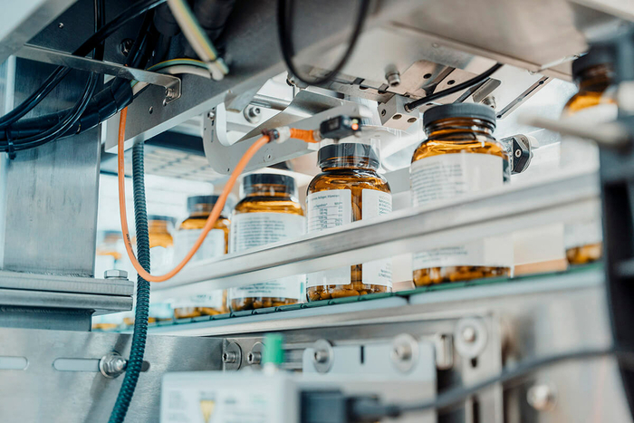 Optimierte Verpackungslösungen für Dosen, Flaschen und Gläser Optimierte Verpackungslösungen für Dosen, Flaschen und Gläser